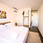 Penthouse Reniks Murter