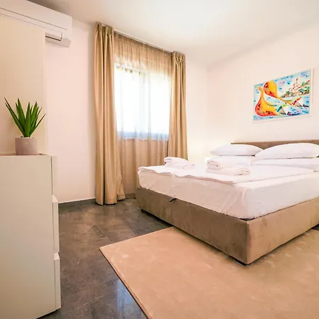 Penthouse Reniks Murter