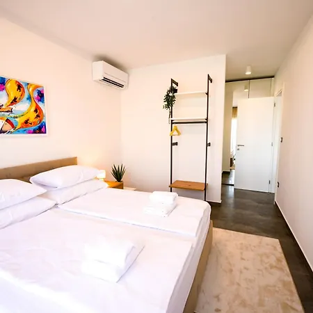 Penthouse Reniks Murter