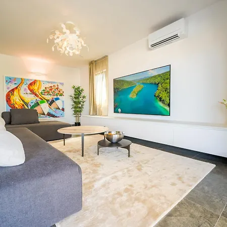 Penthouse Reniks Murter