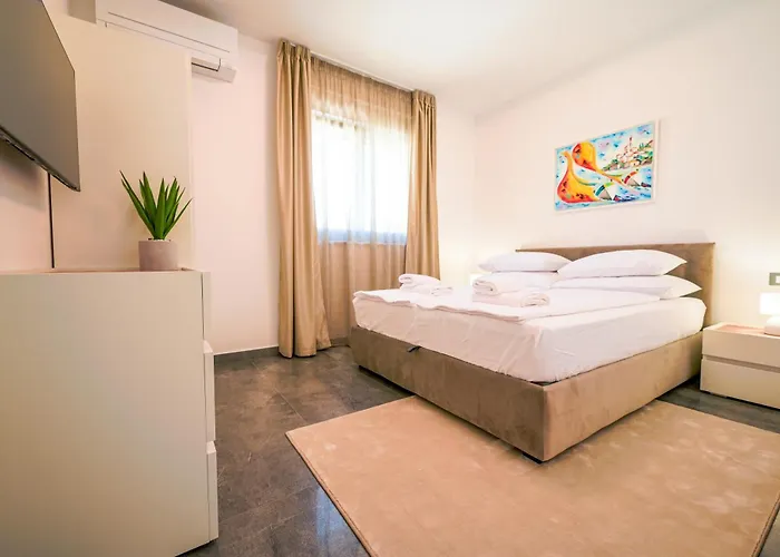 Penthouse Reniks Murter