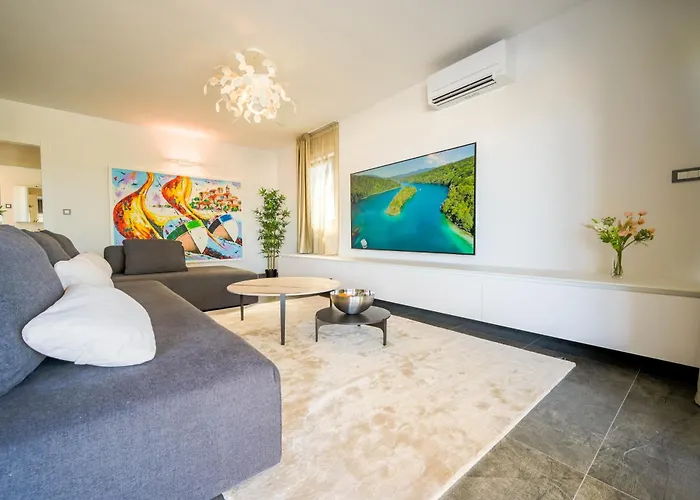 Penthouse Reniks Murter